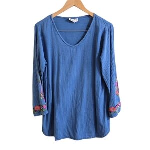 Vintage Maya Jones Blue Embroidered Floral Fiesta Paisley V-neck Top. Size Large